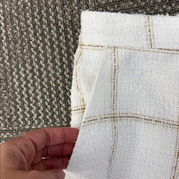 NWT Willa Story White & Gold Tweed Shorts, size S - Picture 5 of 10